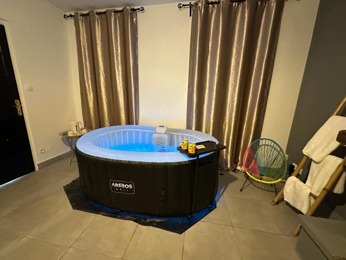 Love Room Avec Jacuzzi Proche Paris Et Roissy Cdg Persan Exterior photo